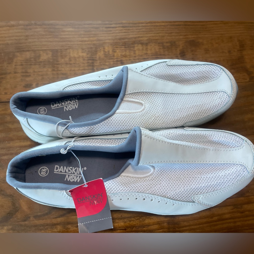 Danskin Now Women’s Athletic Shoes, size 8 1/2, NWT